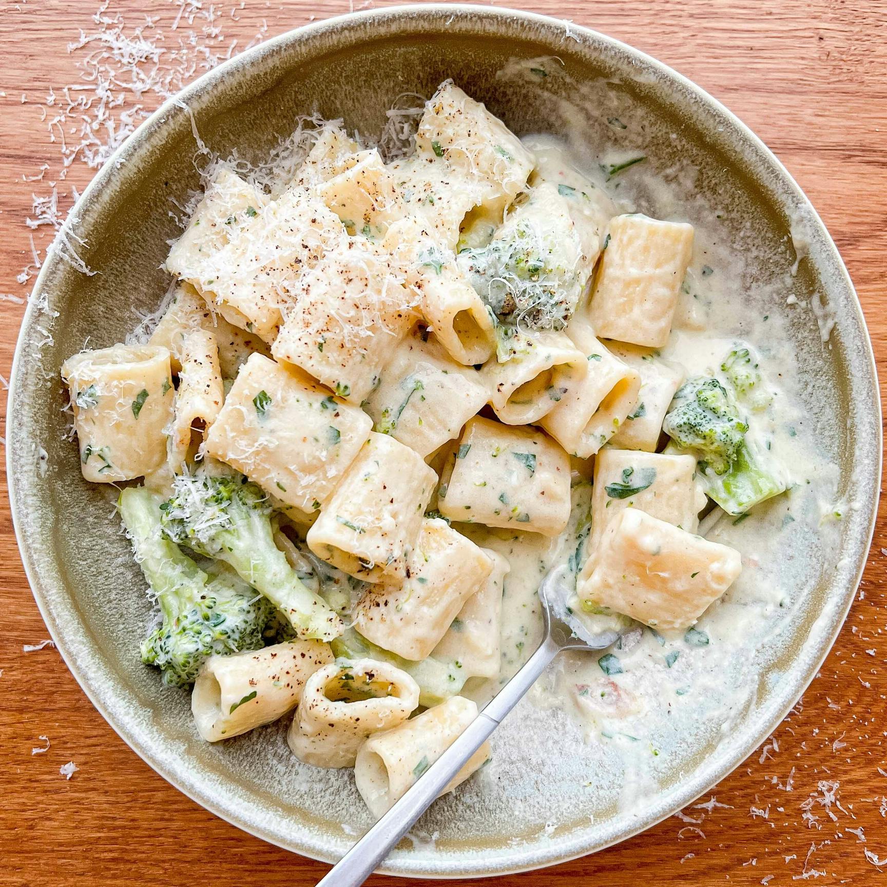 Cheesy Broccoli Pasta