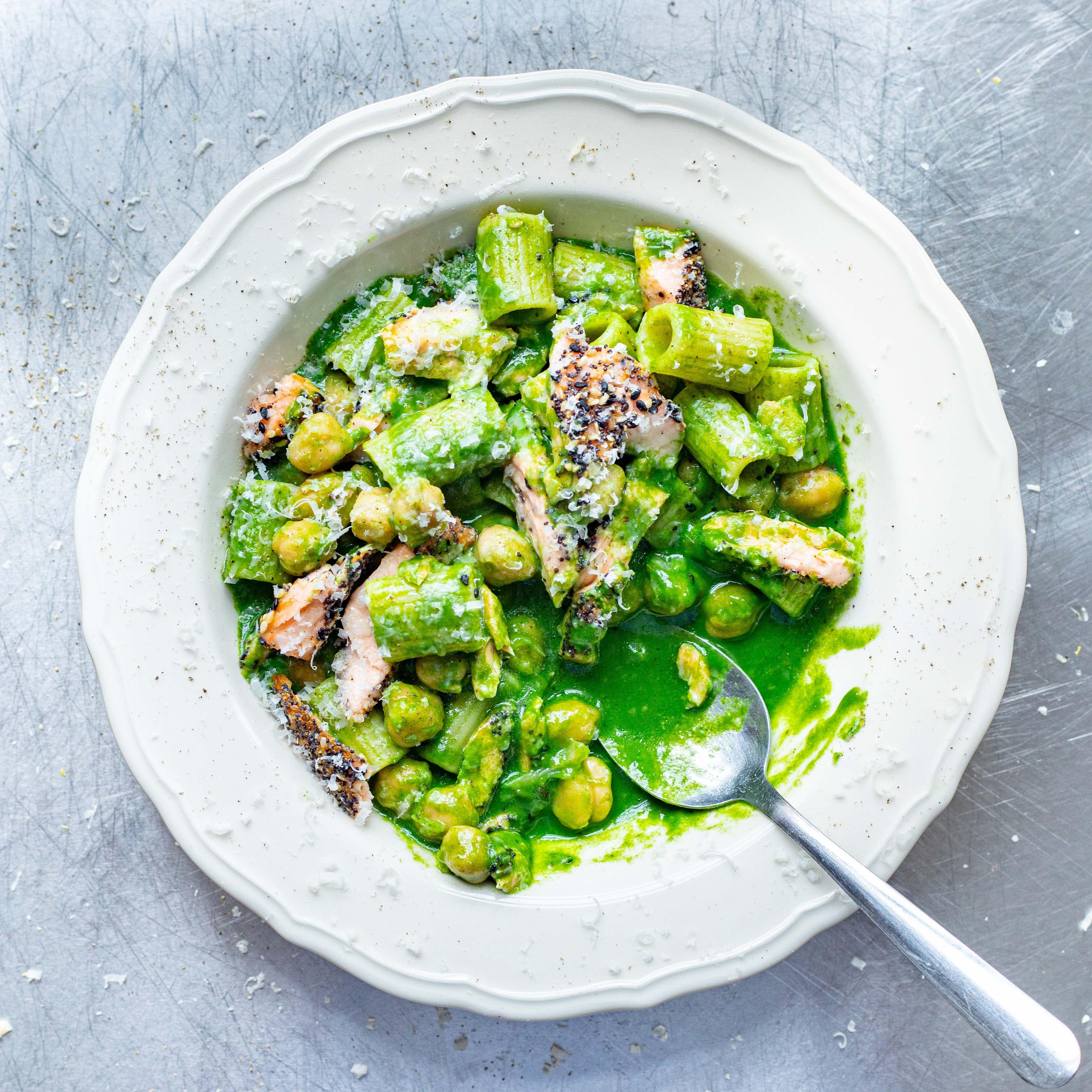 Pesto Pasta e Ceci with Flaked Salmon